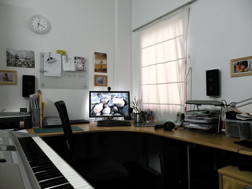 Room with multiple workstations suitable for a shared home office