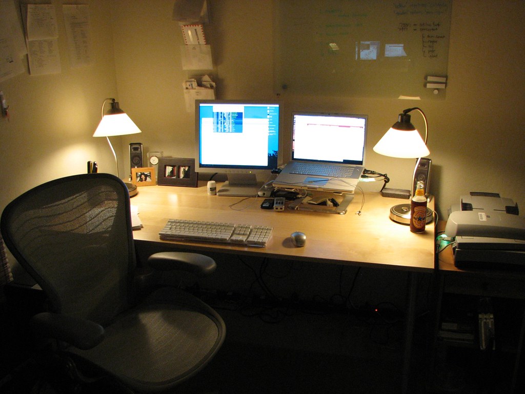 Best monitor arm features for real home offices setup context image