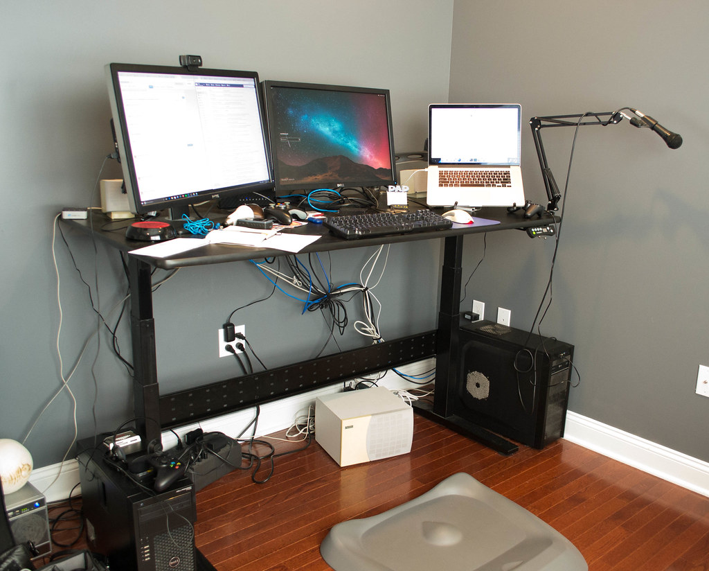 Desk lamp buying guide for video calls and focused work setup context image