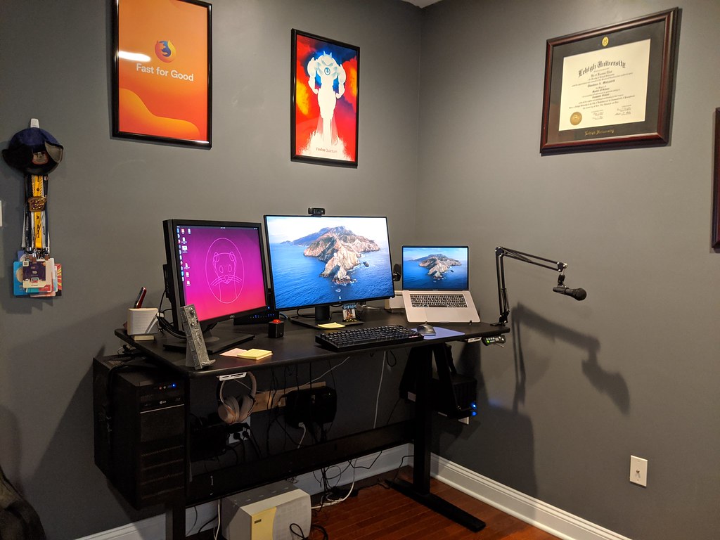 Cable management ideas that do not make your desk harder to use featured image