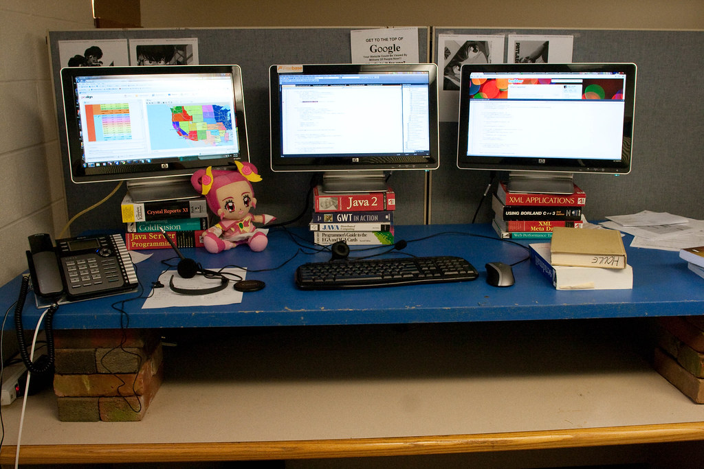 Standing desk converter vs full standing desk featured image