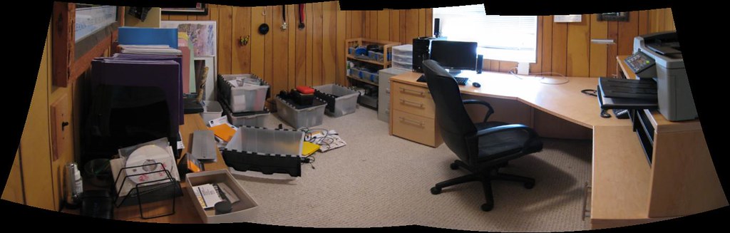 Monitor height and screen distance: a practical setup check featured image